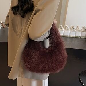 Elegant Faux Fur Small Bag - Maroon